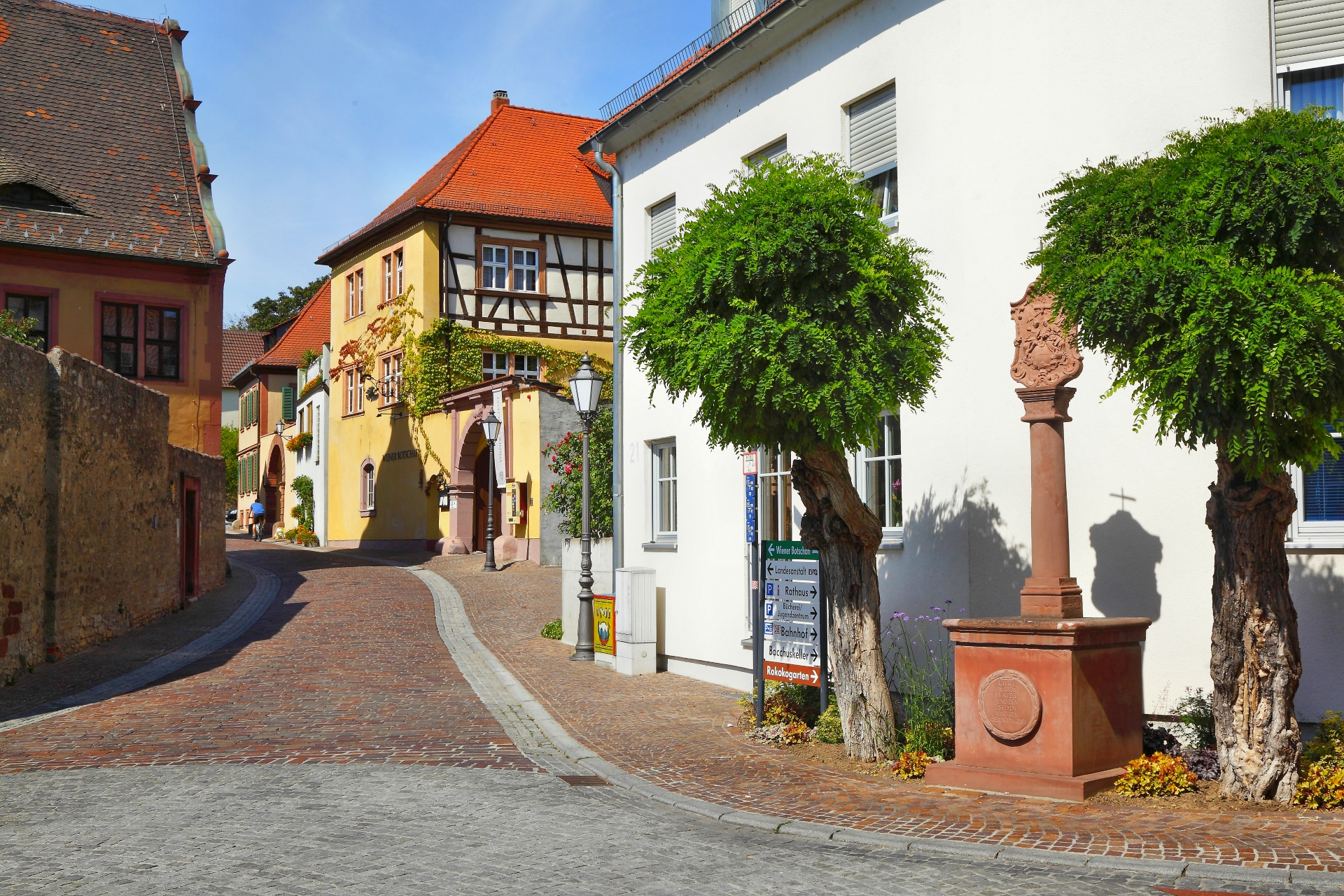 Dreifaltigkeitsbildstock Veitshöchheim.jpg Dreifaltigkeitsbildstock Veitshöchheim.jpg