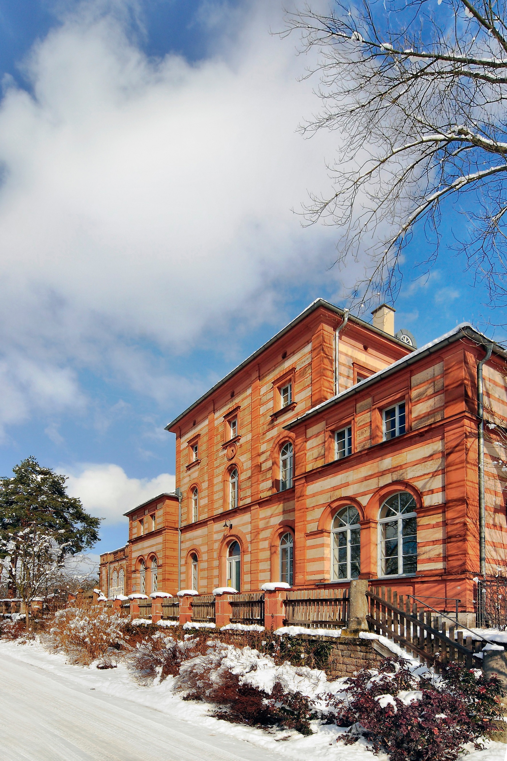 Bahnhof Veitshöchheim.jpg Bahnhof Veitshöchheim.jpg