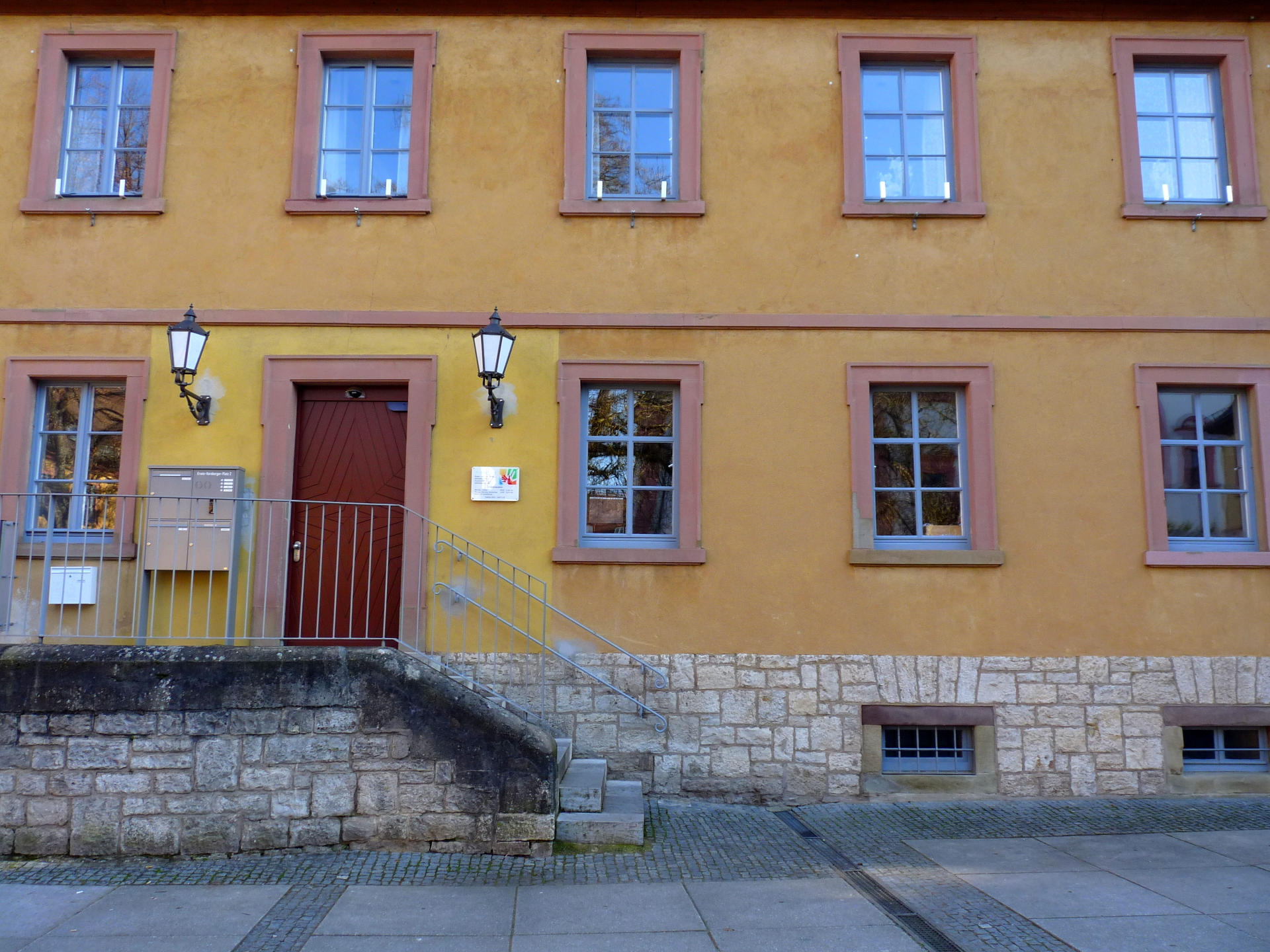 Mittelbau Veitshöchheim.jpg Mittelbau Veitshöchheim.jpg