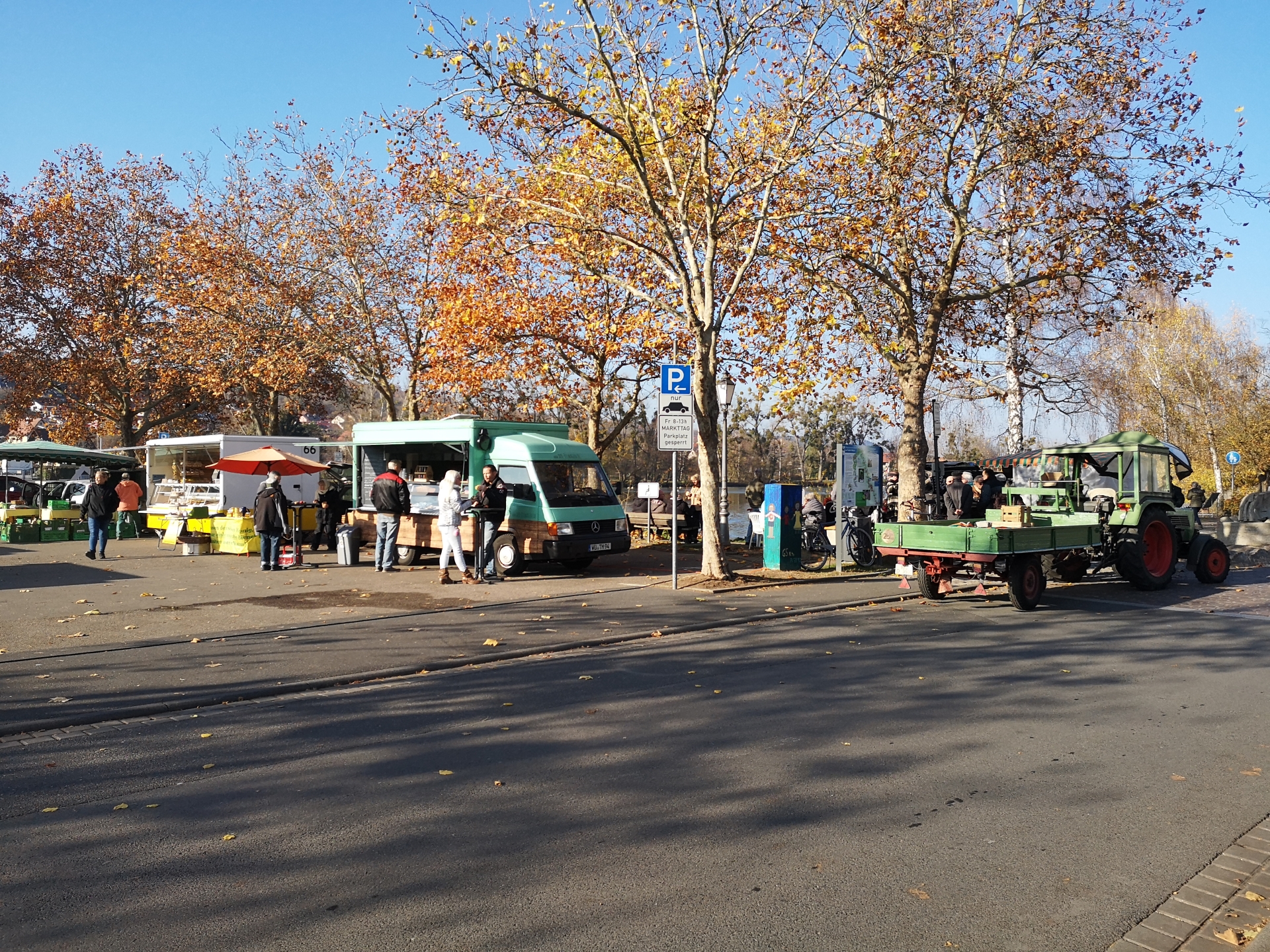 Grüner Markt in Veitshöchheim.jpg Grüner Markt in Veitshöchheim.jpg