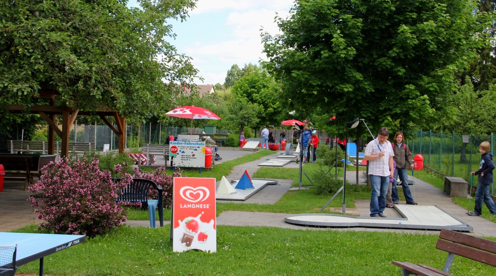 Minigolfanlage an der Mainlände Veitshöchheim.jpg Minigolfanlage an der Mainlände Veitshöchheim.jpg