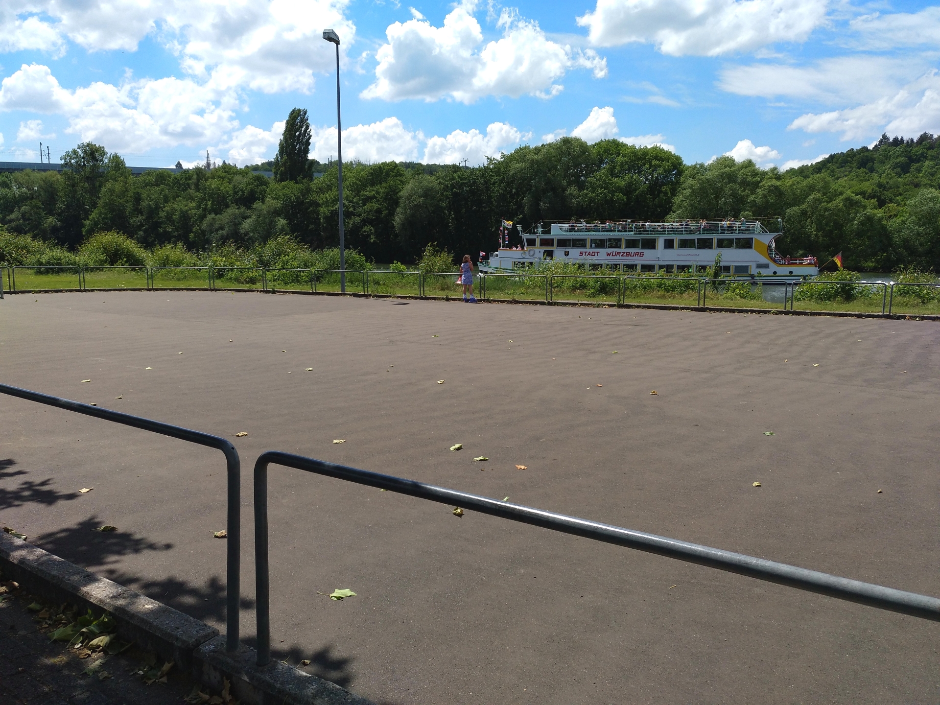 Rollschuhplatz Veitshöchheim.jpg Rollschuhplatz Veitshöchheim.jpg