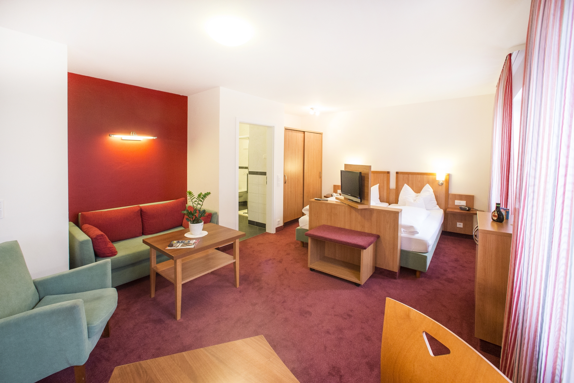 Gästezimmer Hotel Weißes Lamm.jpg Gästezimmer Hotel Weißes Lamm.jpg