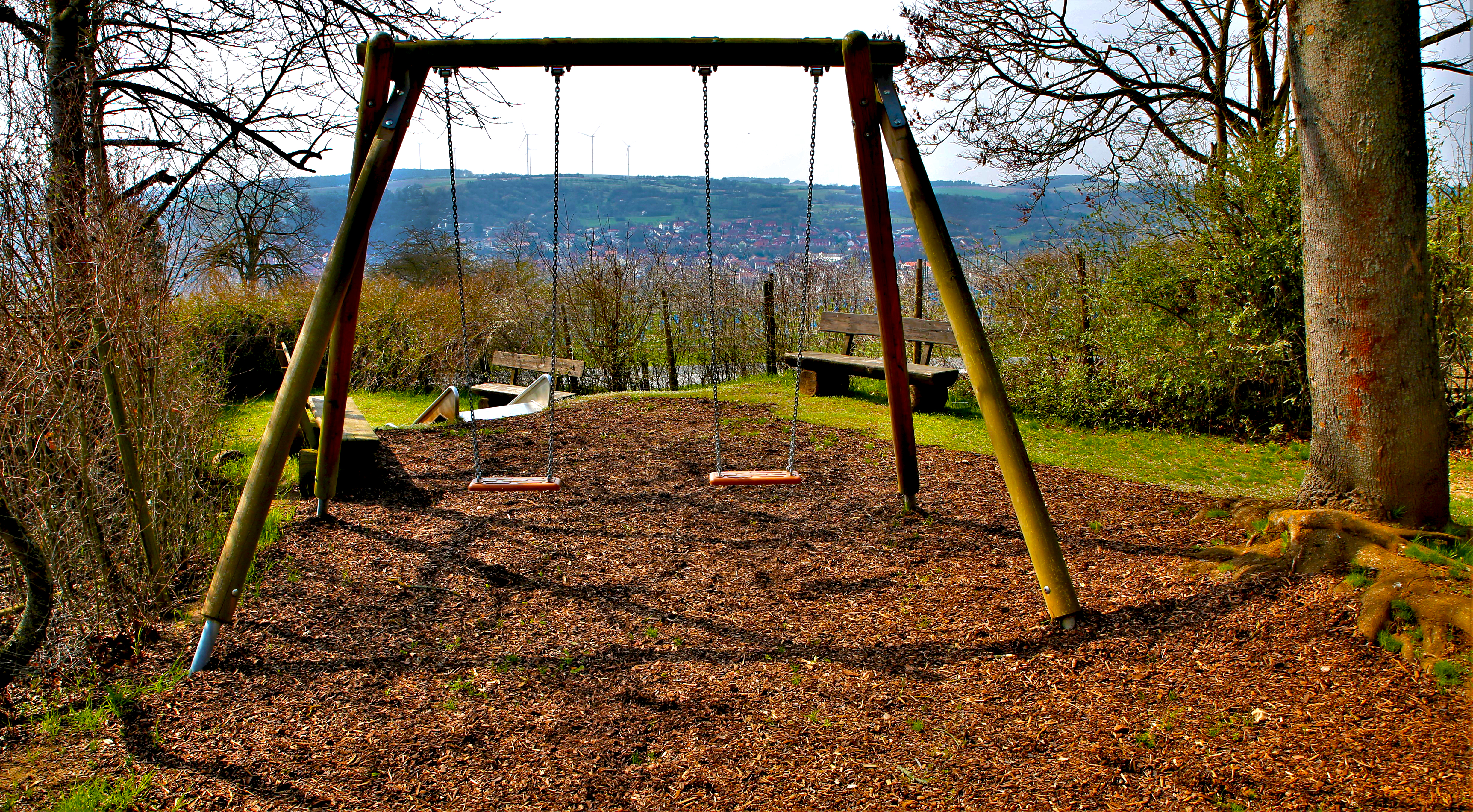 Spielplatz Grillplatz Blick ins Maintal.jpg Spielplatz Grillplatz Blick ins Maintal.jpg