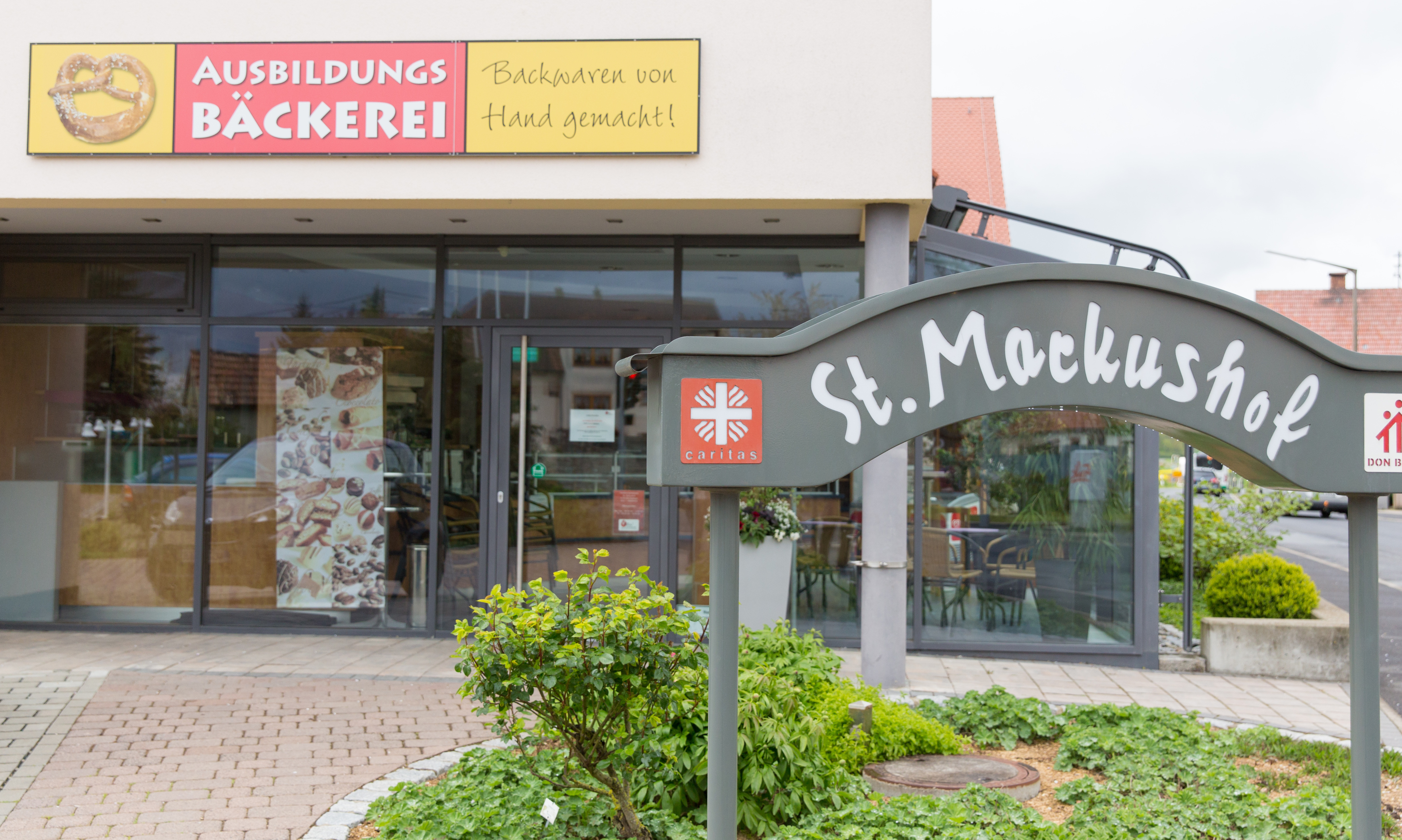 Backverkauf St. Markushof.jpg Backverkauf St. Markushof.jpg
