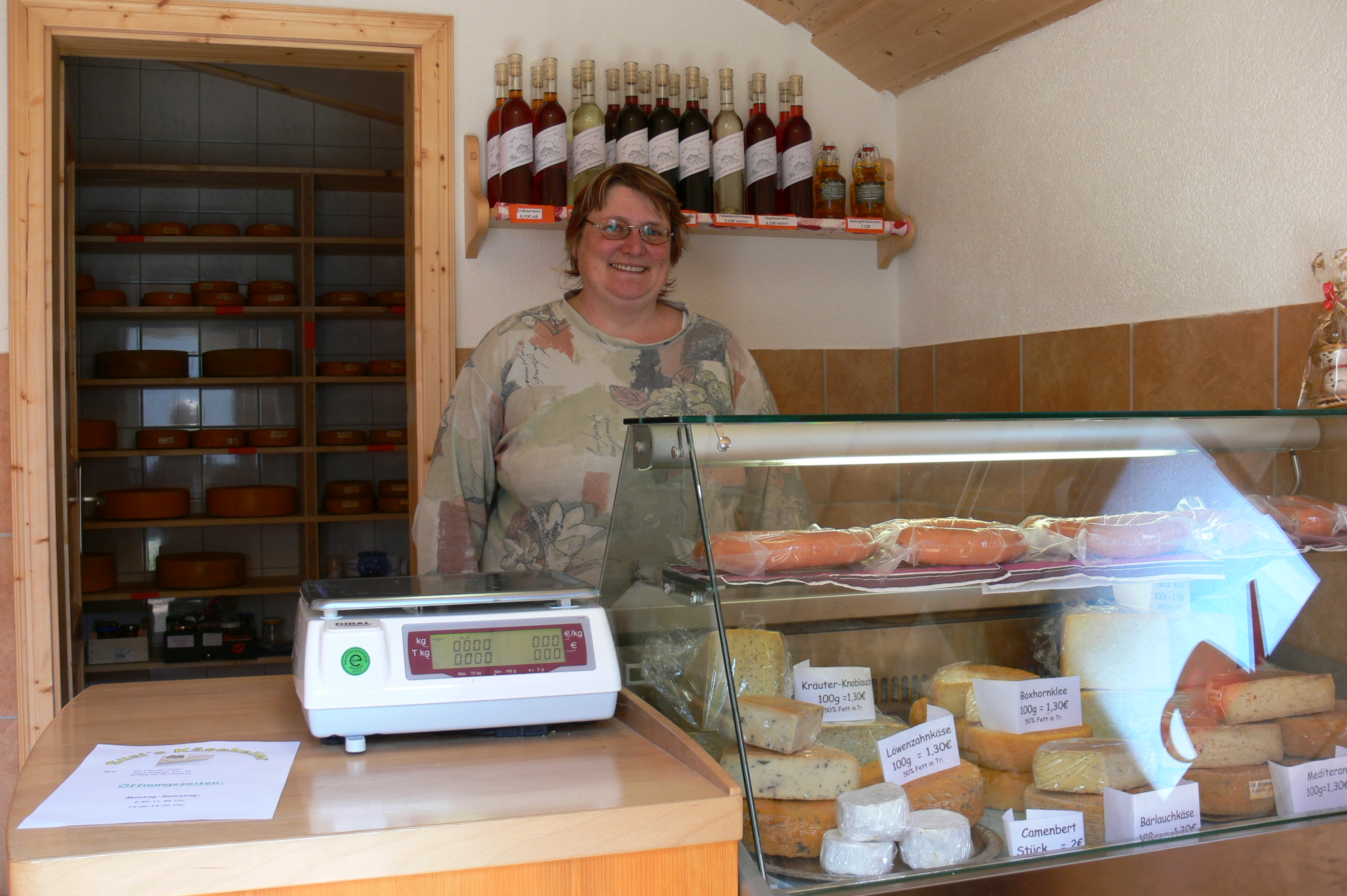 Susi_Linder_Kaeseverkauf_Oy-Mittelberg.jpeg Susi_Linder_Kaeseverkauf_Oy-Mittelberg.jpeg