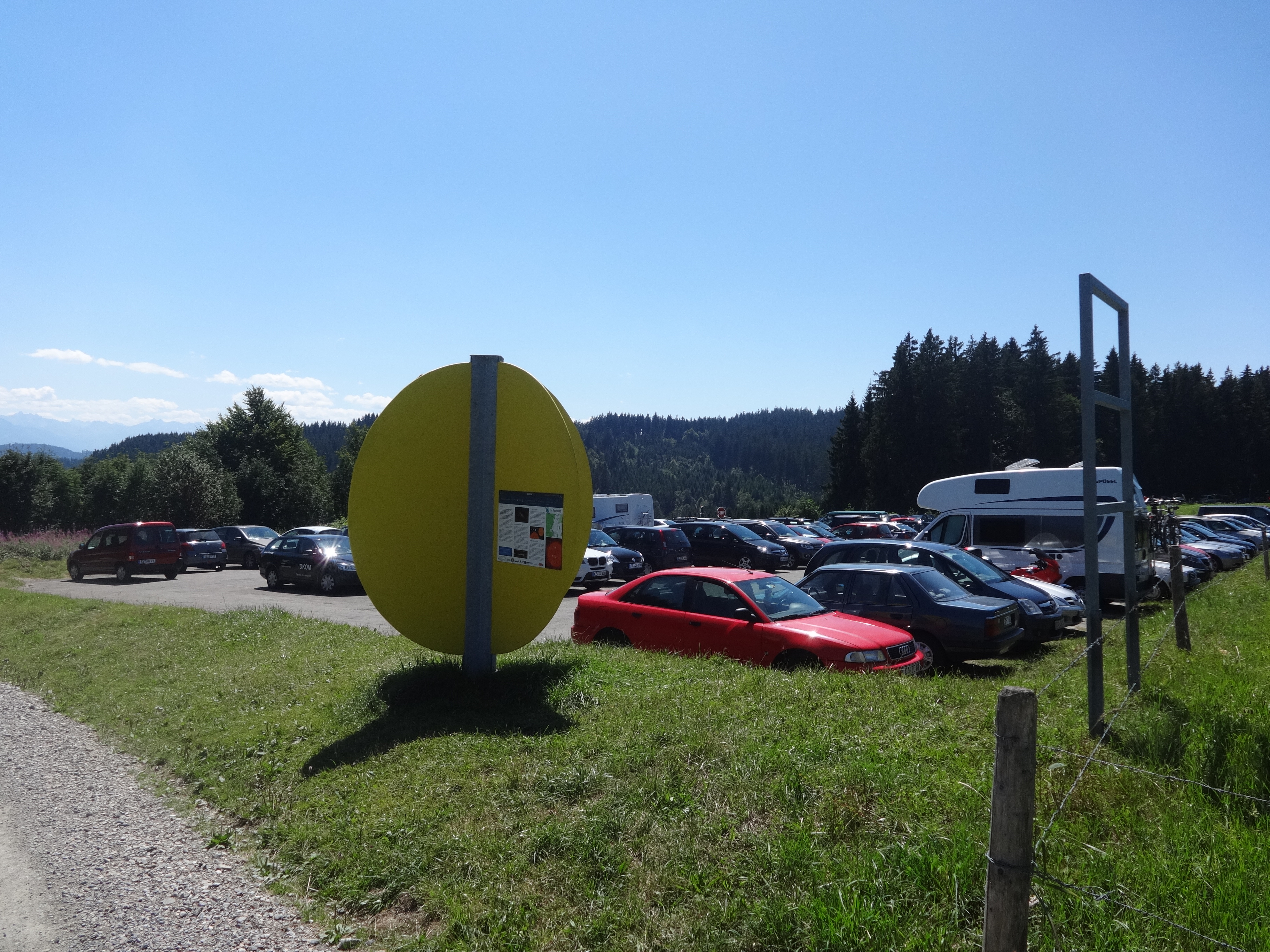 Eschacher Weiher Parkplatz (2).JPG