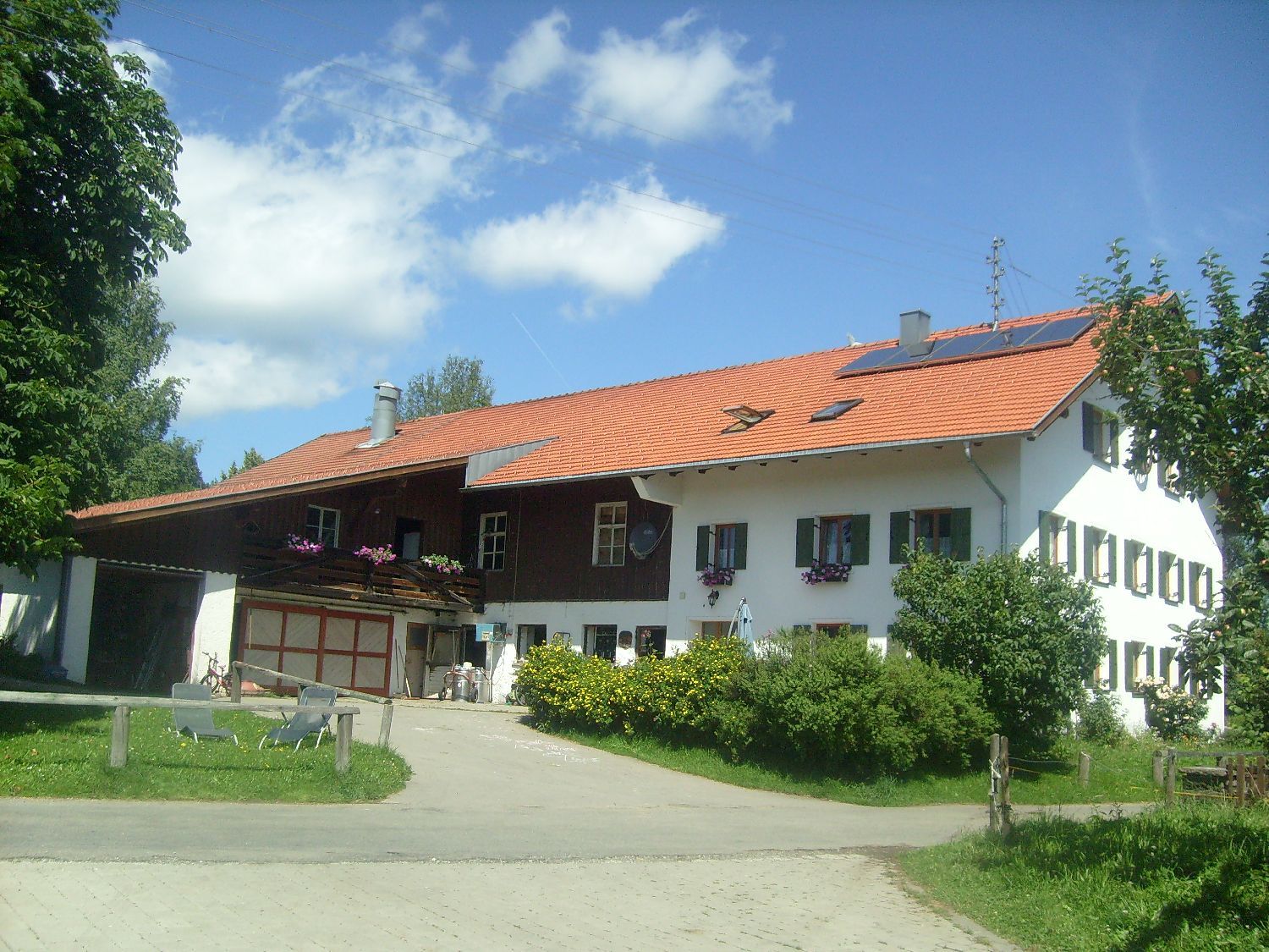 Kastanienhof.jpg Kastanienhof.jpg