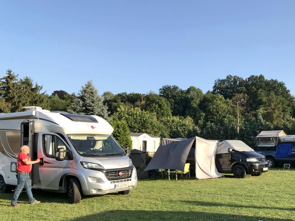 stellplatz-wohnmobil.jpg stellplatz-wohnmobil.jpg
